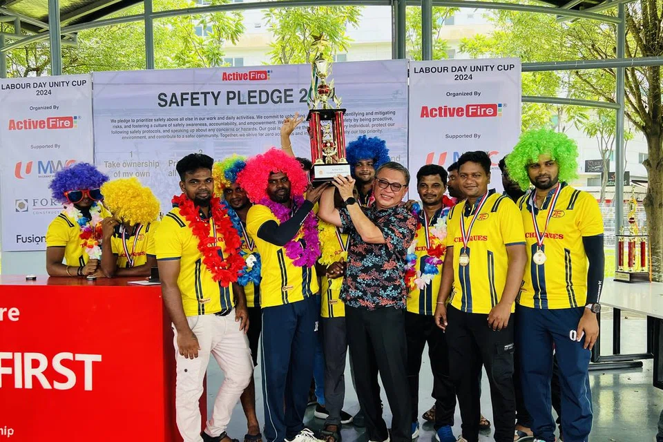 கிரிக்கெட்டில் முதல் பரிசைத் தட்டிச் சென்ற ‘டெக்னிக்ஸ்’ நிறுவன அணி. 
