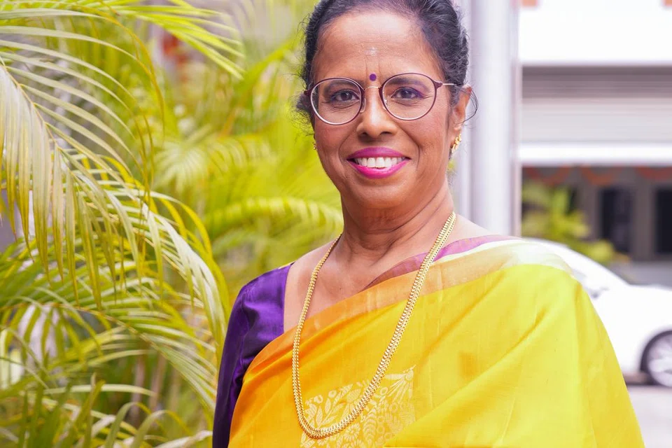 திருமதி வீரராஜு தேவிகா.