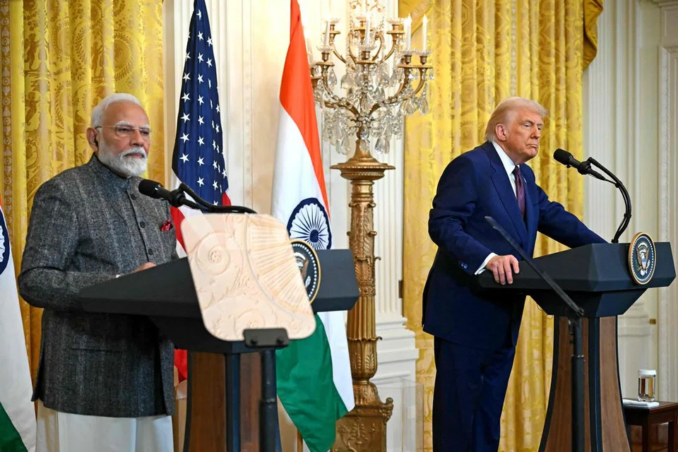வாஷிங்டன் வெள்ளை மாளிகையில் அமெரிக்க அதிபர் டோனல்ட் டிரம்ப்பும் இந்தியப் பிரதமர் நரேந்திர மோடியும் செய்தியாளர்களிடம் பேசினர்.