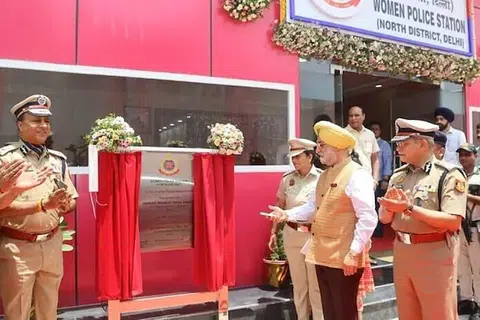 நகரின் வடக்குப் பகுதியிலுள்ள சப்ஜி மண்டியில் அமைந்துள்ள மகளிர் காவல் நிலையத்தை டெல்லியின் துணைநிலை ஆளுநர் தரன்ஜித் சிங் திறந்து வைத்தார்.