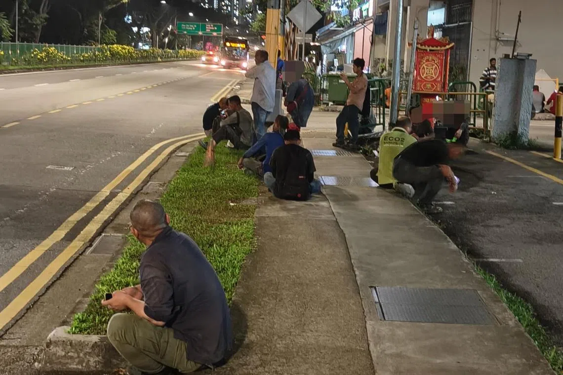 ஊழியர்களை வாகனங்களில் பாதுகாப்பாக ஏற்றிச் செல்ல இடம் ஒதுக்கும்படி முதலாளிகளுக்கு அறைகூவல்