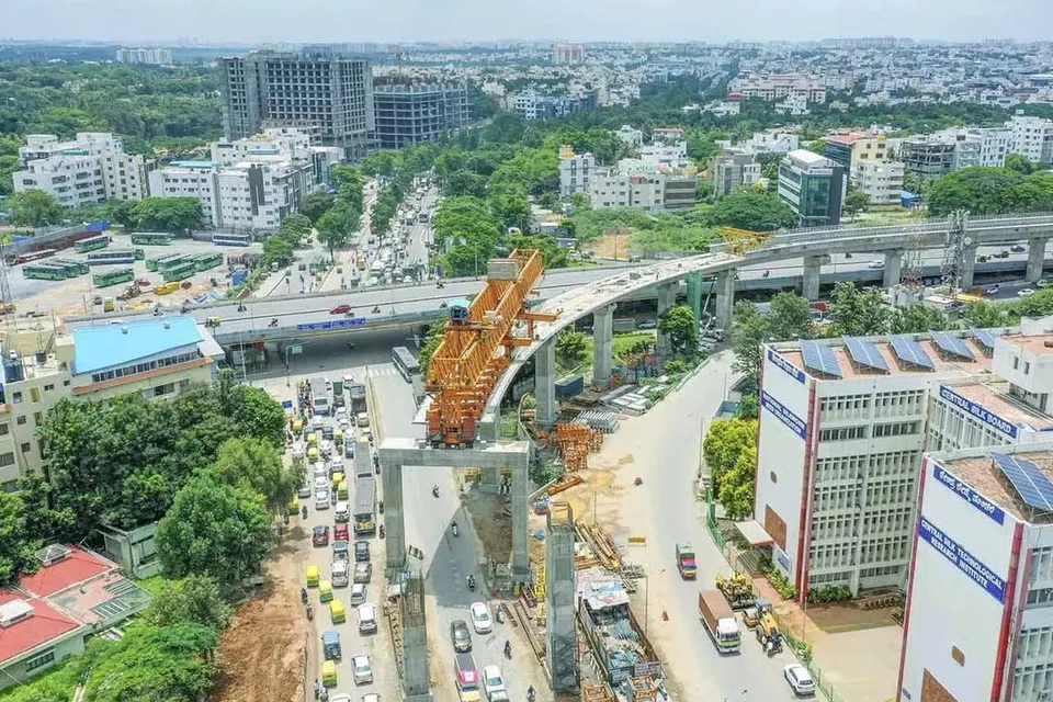 இந்திய அரசால் ஸ்மார்ட் நகரத் திட்டத்திற்காகத் தேர்ந்தெடுக்கப்பட்ட நகரங்களில், தமிழகத்தைச் சேர்ந்த 12 நகரங்கள் உள்ளன.
