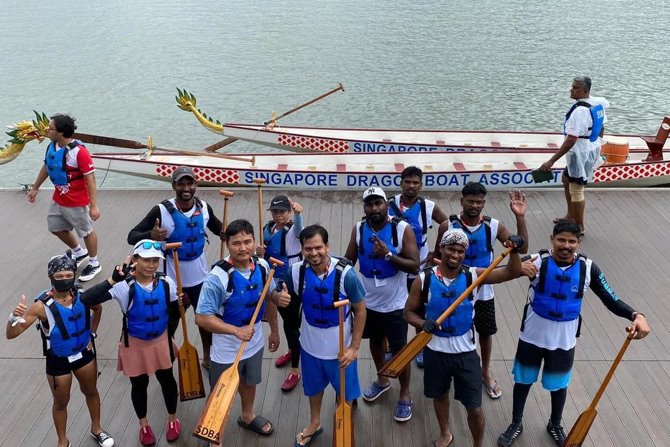 டிரான்சியன்ட் பேட்லர்ஸ் கவுன்ட் டூ (Transient Paddlers Count Too) குழு.