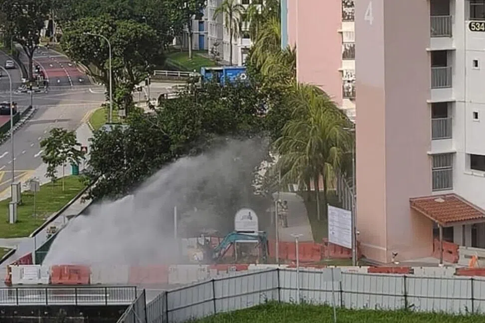 ஹவ்காங்கில் தண்ணீர்க் குழாய் சேதமுற்றதால் வெள்ளம்