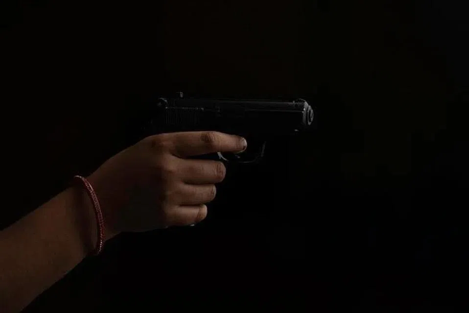 துப்பாக்கிச் சூடு பற்றி தொலைபேசி அழைப்புகளைச் செய்ததாக ஆஸ்திரேலிய இளையர் மீது குற்றச்சாட்டு