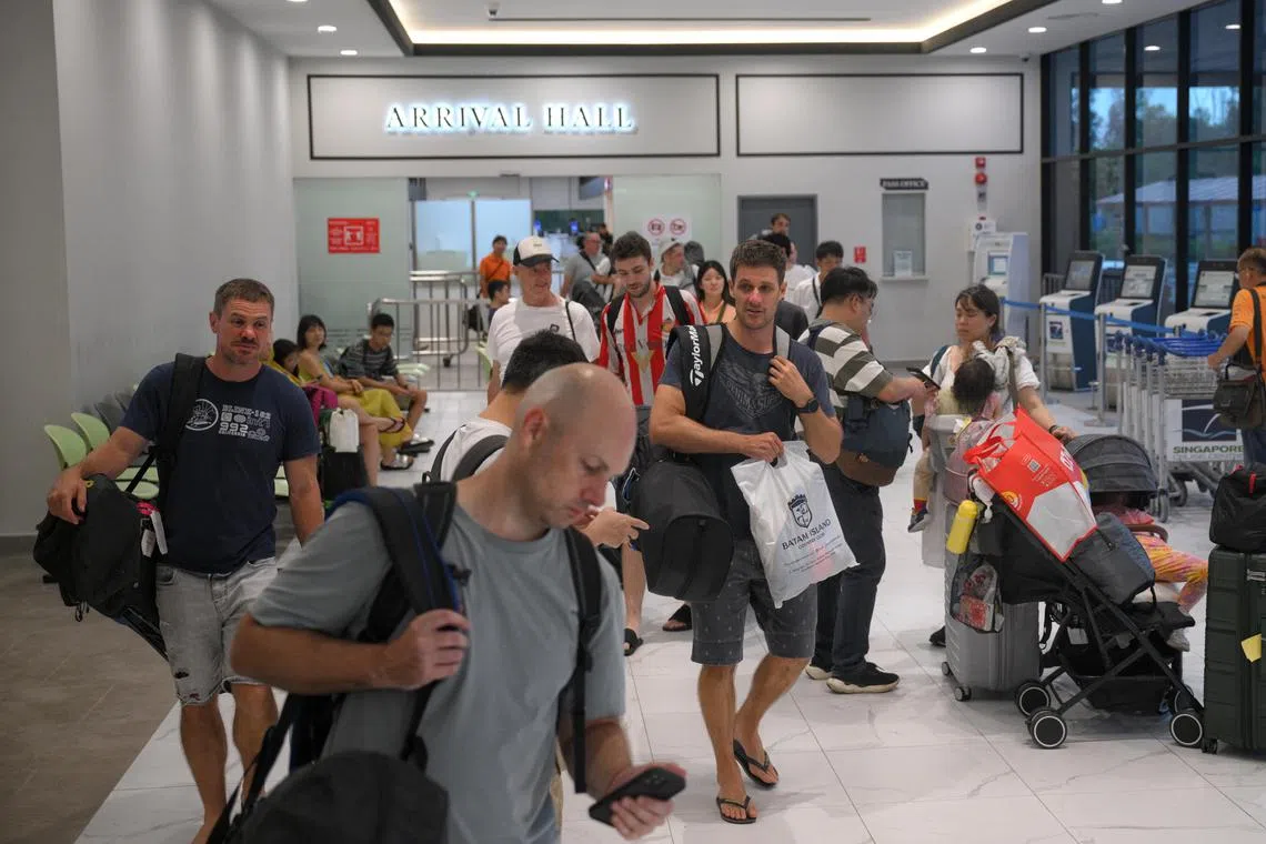 ஆகாய-நீர்ப் போக்குவரத்து இணைப்புச் சேவையால் பலர் பலனடையலாம்