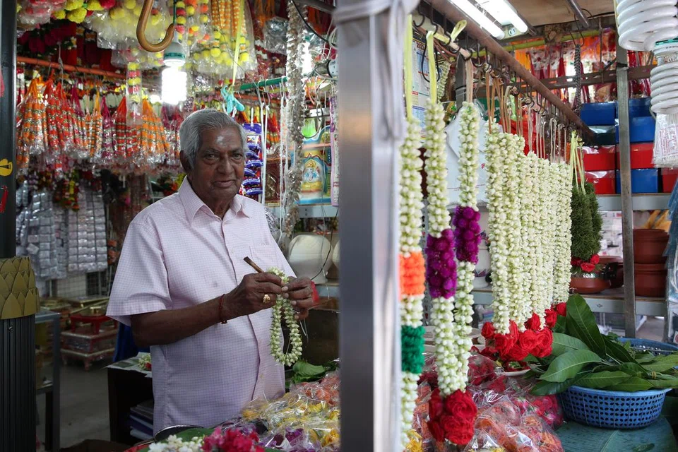 ஜோதி ஸ்டோர் புஷ்ப கடையில் நிறுவனர் முருகையா ராமச்சந்திரா. 2022ல் எடுக்கப்பட்ட படம்.