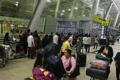 சென்னை அனைத்துலக விமான நிலையத்தில் பயணிகள்.