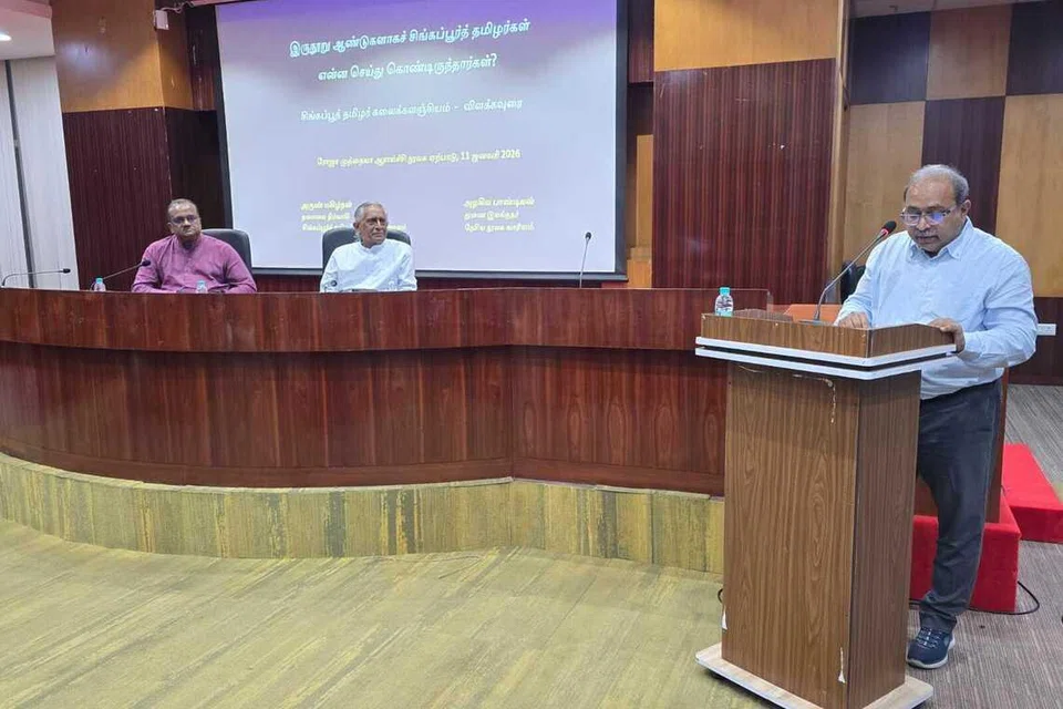 ரோஜா முத்தையா ஆராய்ச்சி நூலக இயக்குநர் சுந்தர் கணேசன் வரவேற்புரையாற்றினார். 
