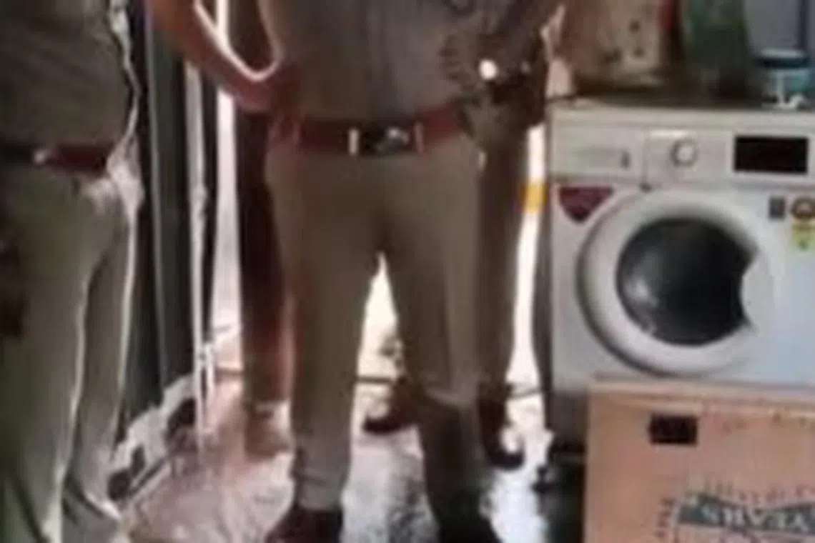 ஆந்திராவில் அதிர்ச்சிச் சம்பவம்: பெண் திறந்து பார்த்த பார்சலில் ஆண் சடலம்