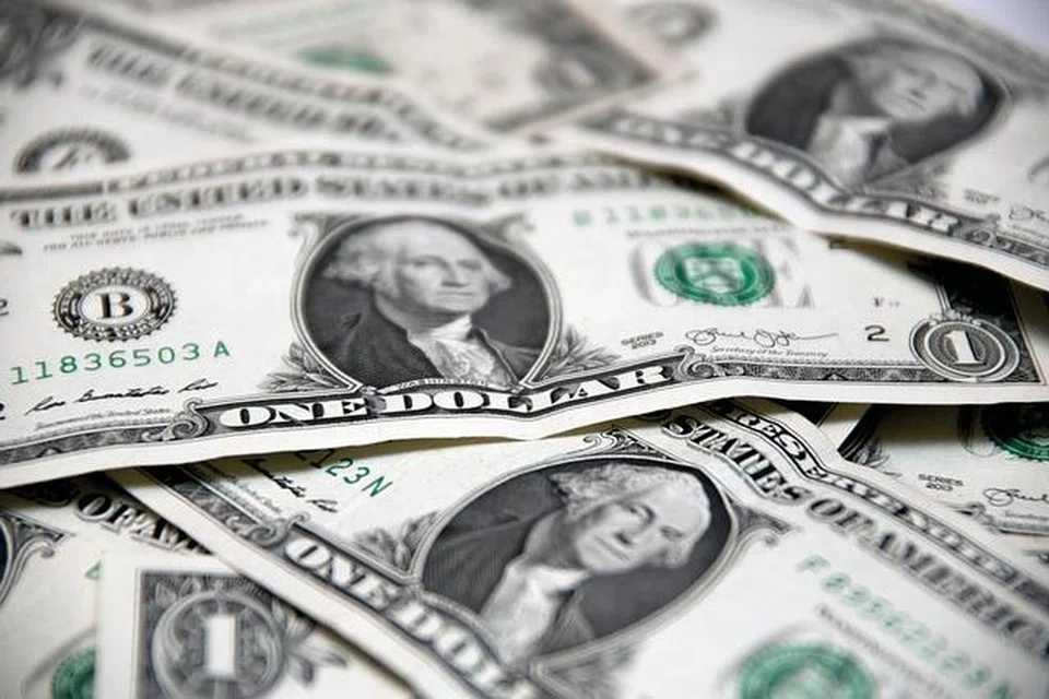 ஒரு டாலருக்கு S$1.28 எனும் நிலையில் உள்ள செலாவணி விகிதம், 2014ஆம் ஆண்டு அக்டோபருக்குப் பிறகு இந்த நிலையை எட்டியிருப்பது இதுவே முதன்முறை.