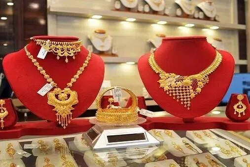 ஏழைகளின் எட்டாக்கனியாக மாறும் தங்கம்; ஒரு கிராம் 15,000 ரூபாயைக் கடந்தது