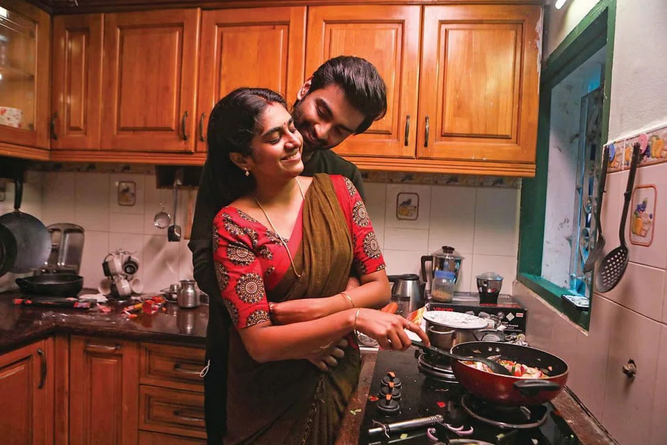 ‘டிஎன்ஏ’ படத்தில் அதர்வா, நிமிஷா.