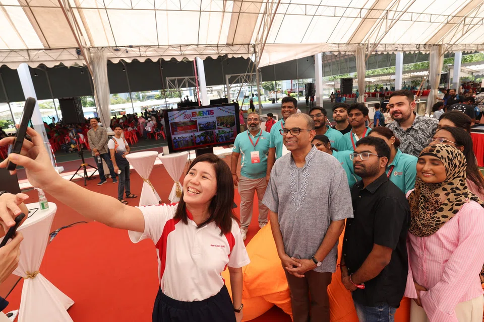 மக்கள் கழக நற்பணிப் பேரவை ஏற்பாட்டில் நடைபெற்ற ‘நற்பணி@எஸ்ஜி60’ கொண்டாட்டங்களில் பங்கேற்ற மூத்த துணை அமைச்சர் ஜனில் புதுச்சேரி.