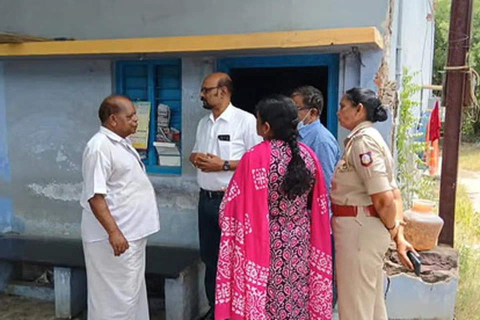 சிறுநீரக விற்பனை புகார் தொடர்பாக பள்ளிபாளையத்தில் மருத்துவக் குழுவினர் விசாரணை மேற்கொண்டனர்.