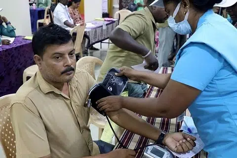 தமிழகம், கர்நாடகா, ஆந்திரா, ஒடிசா உள்ளிட்ட மாநிலங்களில் கிராமப்புற மக்கள், விவசாயிகள் இடையே காரணம் அறியப்படாத நாள்பட்ட சிறுநீரக நோய்ப் பாதிப்பு வேகமாக அதிகரித்து வருவதாக நாடாளுமன்றக் குழு அறிக்கைவழி  எச்சரிக்கை விடுத்துள்ளது.
