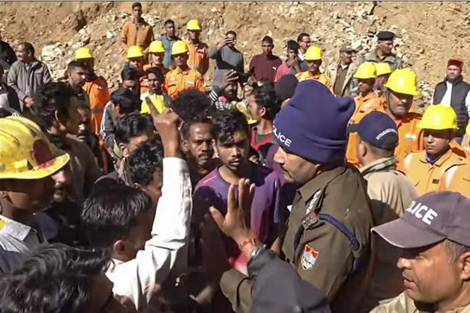 சரிவுக்குள்ளான பகுதி 30 மீட்டா் நீளமானது என்று உத்தராகண்ட் மாநில அவசரகால செயல்பாட்டு மையம் தெரிவித்துள்ளது. 
