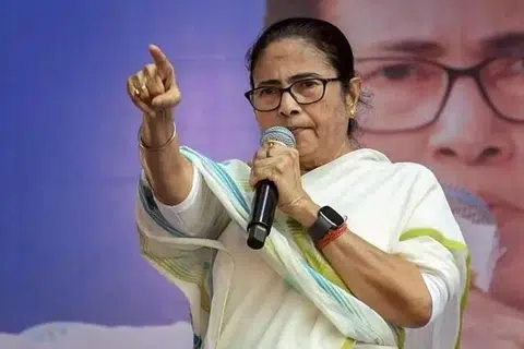 மேற்கு வங்காளத்தின் பிர்பம் மாவட்டத்தில் மேற்கு வங்காள முதலமைச்சர் மம்தா தேர்தல் பிரசாரம் செய்தார்.