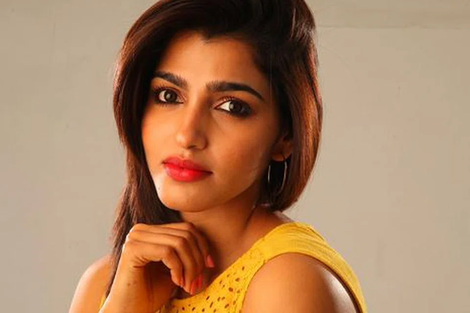 பேராண்மை, அரவான்,பரதேசி, கபாலி உள்ளிட்ட பல படங்களில் நடித்தவர் சாய் தன்‌ஷிகா. 