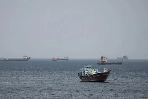 அமெரிக்கத் தடைகளை சிலகாலம் சமாளிப்போம் என்று ஈரானிய அதிகாரிகள் தைரியமாகச் சொல்கின்றனர்.