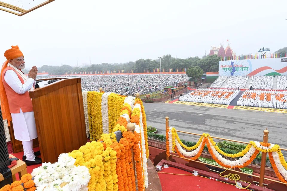 டெல்லி செங்கோட்டையில் வெள்ளிக்கிழமை (ஆகஸ்ட் 15) இந்தியாவின் 79வது சுதந்திர தினத்தின்போது நாட்டு மக்களுக்கு உரை நிகழ்த்தினார் பிரதமர் நரேந்திர மோடி.