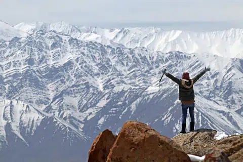 தனியாகப் பயணம் செய்பவர்களின் எண்ணிக்கை விரைவாக அதிகரித்து வருகிறது.