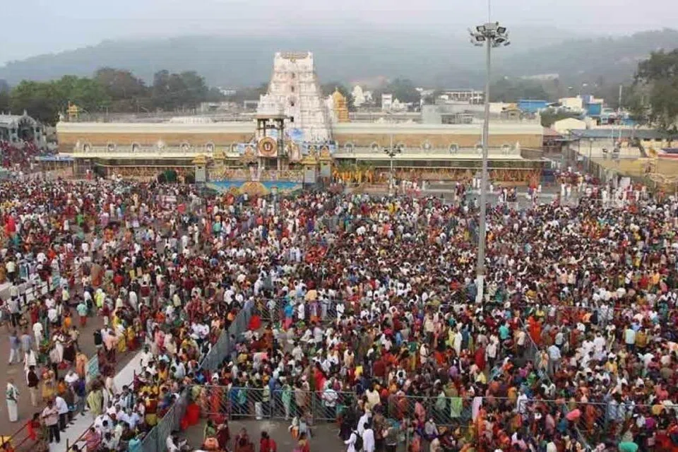 சட்டமன்றத் தேர்தல் காரணமாகத் தமிழகத்தில் இருந்து திருப்பதிக்குச் செல்லும் பக்தர்களின் எண்ணிக்கை கணிசமாக குறைந்து உள்ளது.