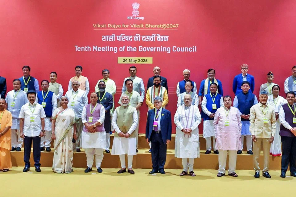 டெல்லியில் நடந்த நித்தி ஆயோக் சந்திப்பில் தென் மாநில முதல்வர்கள் மூவர் பங்கேற்கவில்லை.
