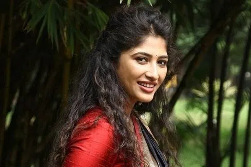 மனநிறைவுடன் பணியாற்றுவதே பெருமை: ரோஷினி பிரகாஷ்