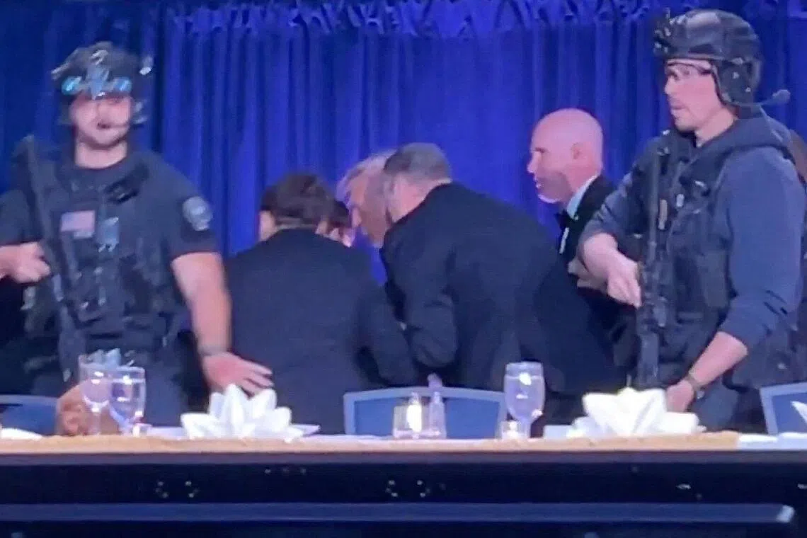 விருந்து நிகழ்ச்சியில் துப்பாக்கிச் சூடு, அவசரமாக வெளியேற்றப்பட்ட டிரம்ப்