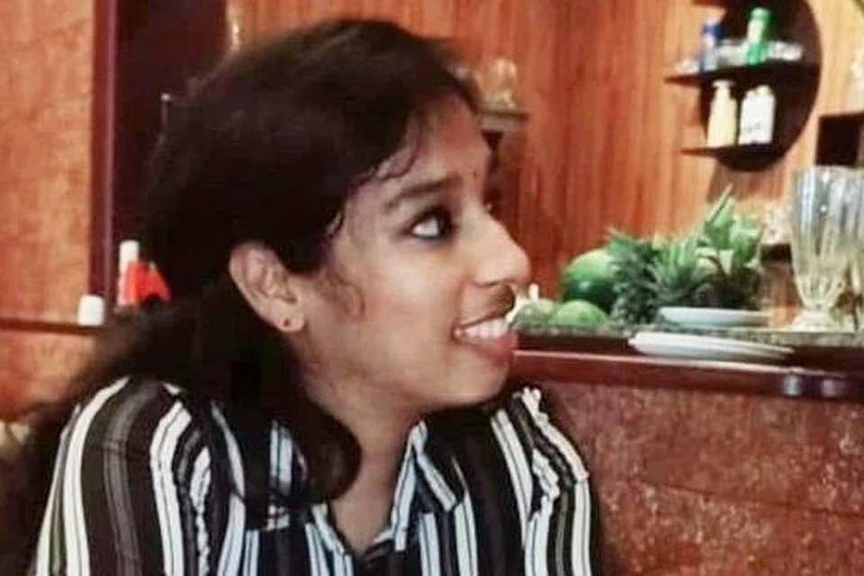 இறந்தவர், கோட்டயம் மாவட்டத்தைச் சேர்ந்த டாக்டர் வந்தனா தாஸ் என அடையாளம் காணப்பட்டுள்ளார். அவருக்கு வயது 23. படம்: ஃபேஸ்புக்