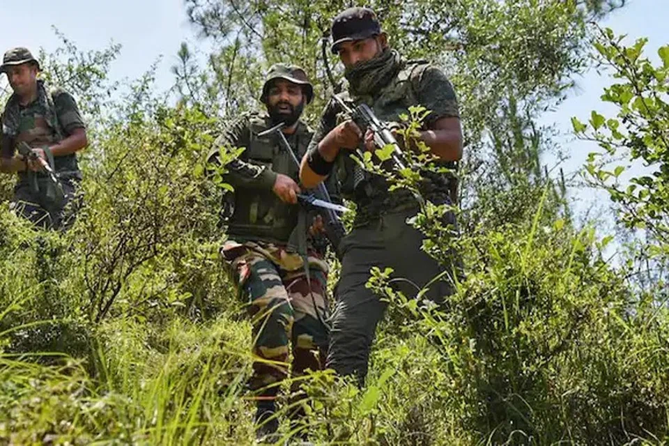 பஹல்காம் தாக்குதலில் தொடர்புடைய பயங்கரவாதிகளைப் பிடிக்க தேடுதல் வேட்டையை இந்திய ராணுவம் தீவிரப்படுத்தியுள்ளது.