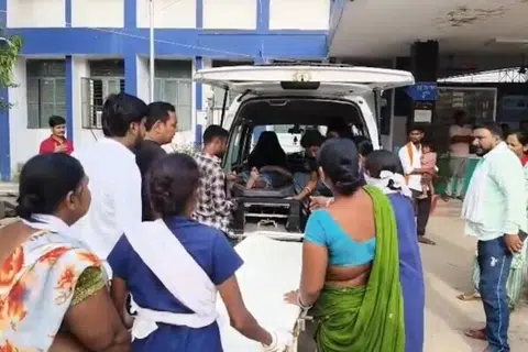 காயமடைந்தவர்கள் மீட்கப்பட்டு லஹிசாராய் சர்தார் மருத்துவமனையிலும் அருகிலுள்ள மருத்துவமனைகளிலும் சிகிச்சைக்காக அனுமதிக்கப்பட்டனர்.