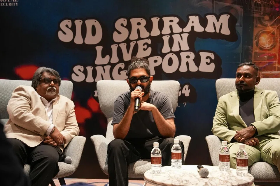 செய்தியாளர் சந்திப்பில் இசை நிகழ்ச்சியைப் பிரபலப்படுத்தும் சித் ஸ்ரீராம் (நடுவில்).