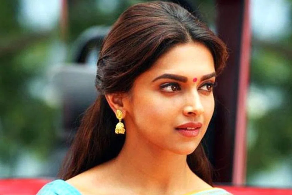 தீபிகா படுகோன் செப்டம்பர் 7ஆம் தேதி மும்பையில் உள்ள பிரபல மருத்துவமனையில் சேர்க்கப்பட்டார். 