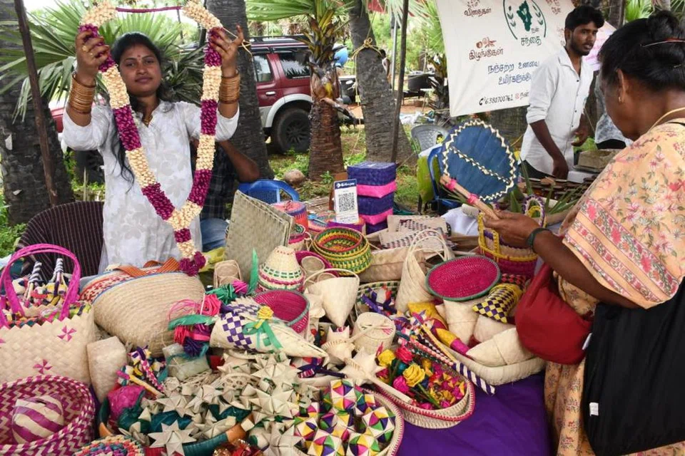 பனையால் கிடைக்கும் நுங்கு, பதநீர், கருப்பட்டி, பனை ஓலையால் பின்னப்பட்ட விசிறி, அணிகலன்கள், கைவினைப் பொருள்கள் ஆகியவை இடம்பெற்ற இக்கண்காட்சிக்கு நல்ல வரவேற்பு கிடைத்தது.