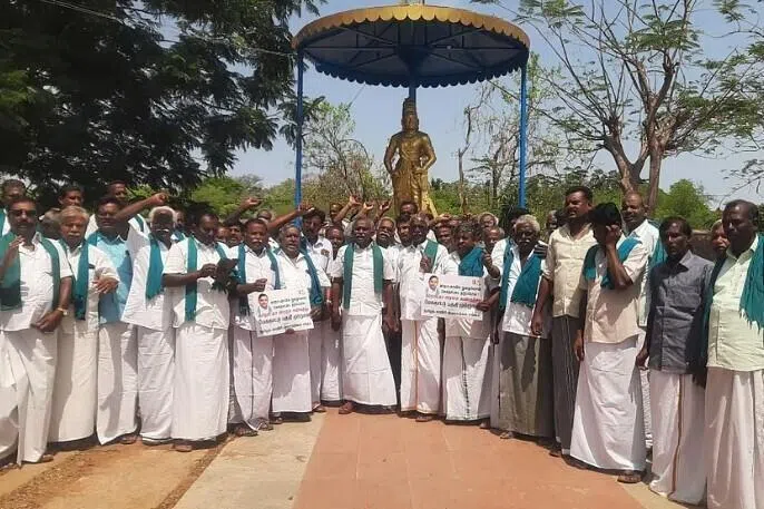 மேகதாது அணையை முற்றுகையிடும் தமிழக விவசாயிகள்