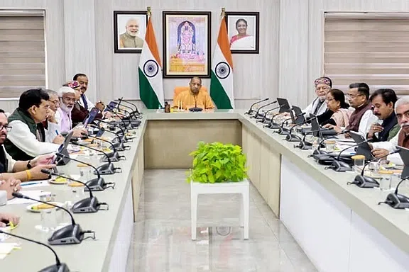 பெற்றோரைக் கவனிக்காத பிள்ளைகளை வீட்டிலிருந்து வெளியேற்றலாம்: உ.பி. அரசு அறிவிப்பு