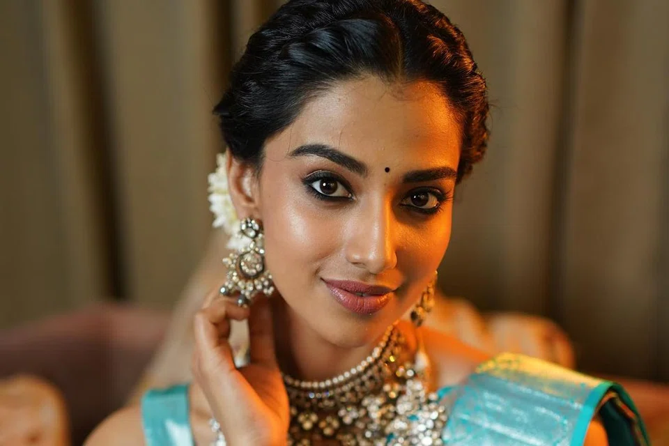 மீனாட்சி சௌத்ரி.