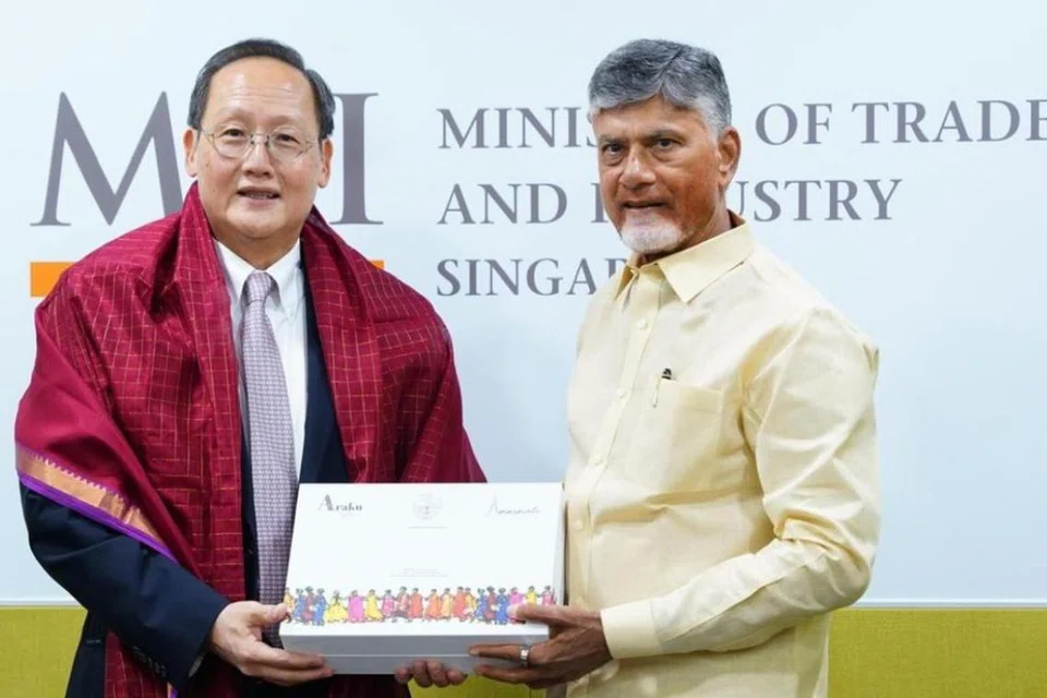 சிங்கப்பூருக்கு வருகையளித்துள்ள ஆந்திர மாநில முதலமைச்சர் சந்திரபாபு நாயுடு, தமது சுற்றுப்பயணத்தின் ஓர் அங்கமாக மனிதவள அமைச்சரும், எரிசக்தி அறிவியல் தொழில்நுட்பம் ஆகியவற்றுக்குப் பொறுப்பு வகிக்கும் அமைச்சருமான டான் சீ லெங்கைச் சந்தித்தார். 