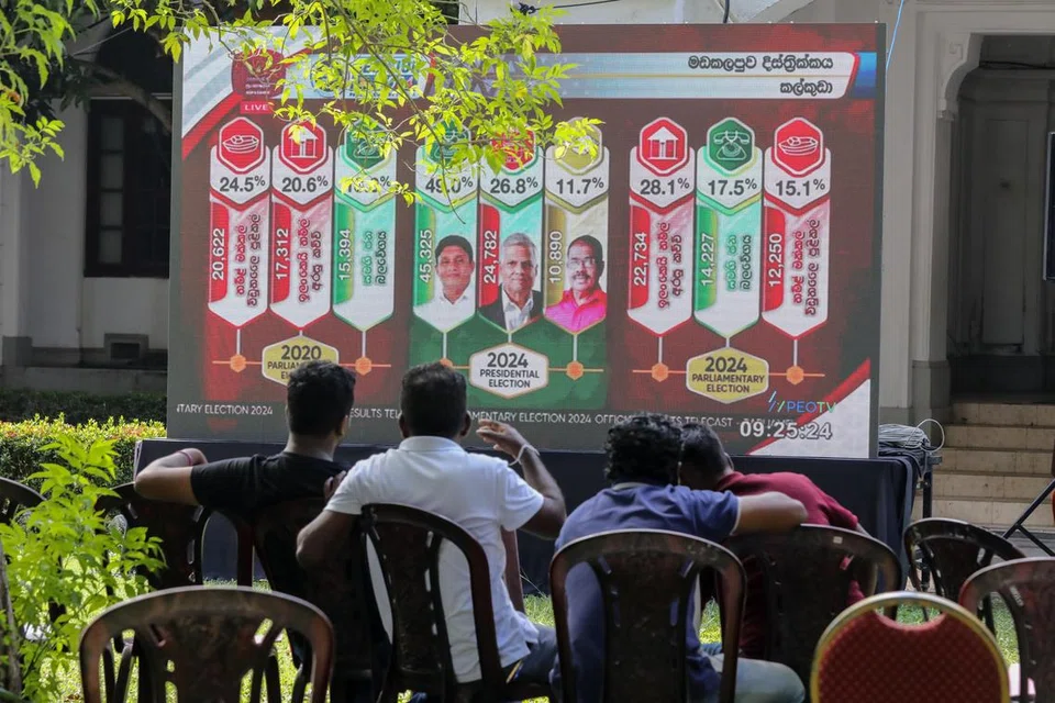 தேர்தல் முடிவுகள் தலைநகர் கொழும்பில் அமைக்கப்பட்டு இருந்த பெரிய திரைகளில் காண்பிக்கப்பட்டன.