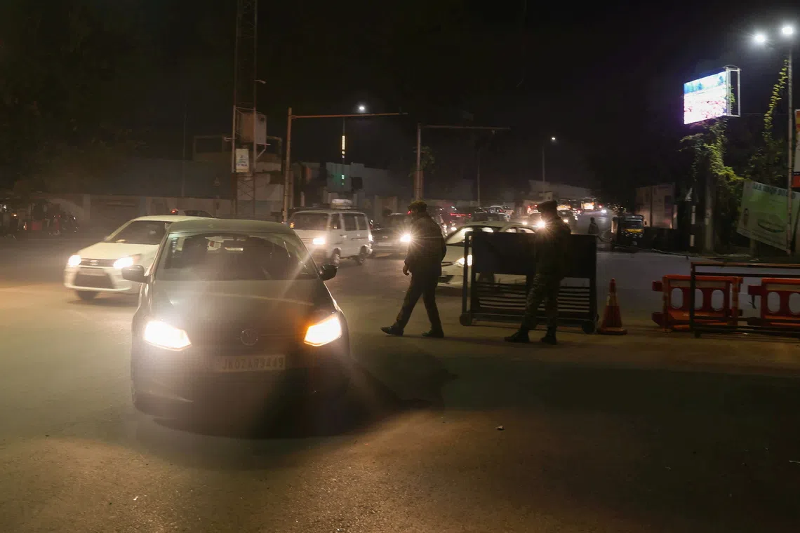 டெல்லி உள்ளிட்ட நான்கு நகரங்களில் தொடர் குண்டுவெடிப்புக்குத் திட்டம்