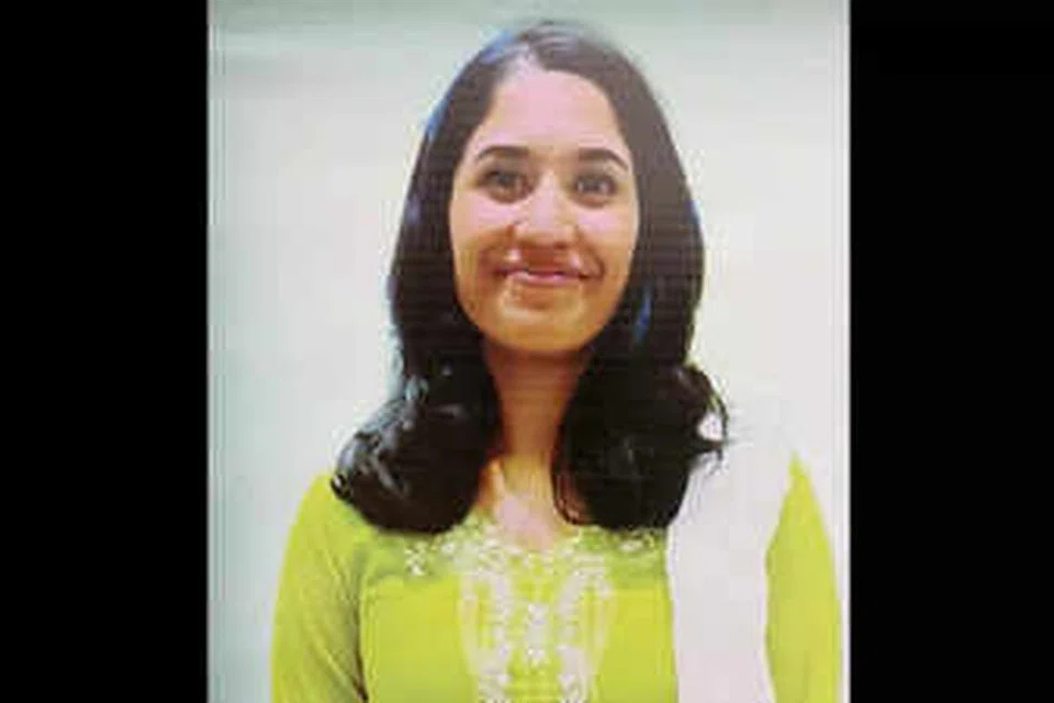 இந்தியாவின் ஆந்திரப் பிரதேச மாநிலம், கிருஷ்ணா மாவட்டத்தைப் பூர்வீகமாகக் கொண்டார் உஜ்வலா வேமுரு.