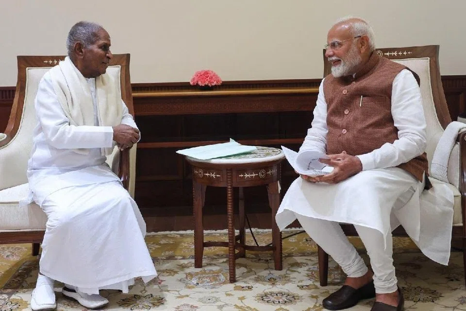 பிரதமர் மோடியுடன் இளையராஜா.