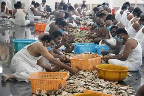காணிக்கைகளை எண்ணும் நடவடிக்கை முதல் அறக்கட்டளைகளுக்கு நன்கொடைகள் பெறுவது வரை அனைத்திலும் வெளிப்படைத்தன்மை கடைப்பிடிக்கப்படுவதாக அதிகாரிகள் தெரிவித்துள்ளனர்.
