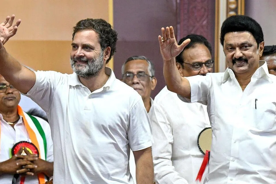 தமிழகத்தில் திமுக கூட்டணிக்கு 45 விழுக்காடு கிடைக்கும் என்று கருத்துக் கணிப்பு கூறியுள்ளது. 