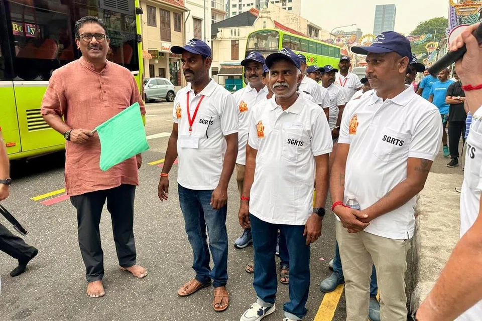 ஸ்ரீ குரு ராகவேந்திரா கோயில் மகா குடமுழுக்கு விழிப்புணர்வு நடைப்பயணத்தைக் கொடியசைத்து தொடங்கி வைத்தார் இந்து அறக்கட்டளை வாரியத்தின் தலைவர் சேகரன் கிருஷ்ணன்.