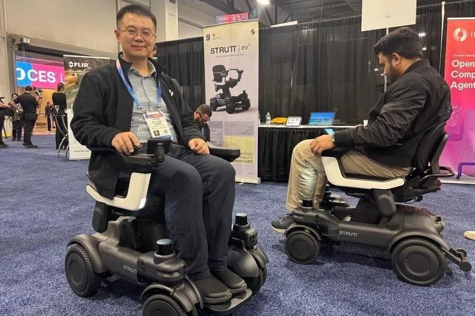 குரல் மூலம் கட்டுப்படுத்தப்படும் தானியக்க நடமாட்டக் கருவியை வெளியிட்ட ‘ஸ்ட்ரட்’ 