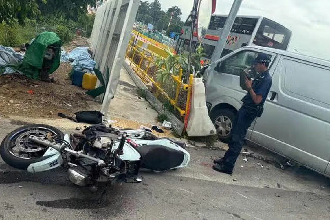 தந்தையின் கல்லறைக்குச் சென்றவழியில் விபத்தில் சிக்கி மகன் மரணம்