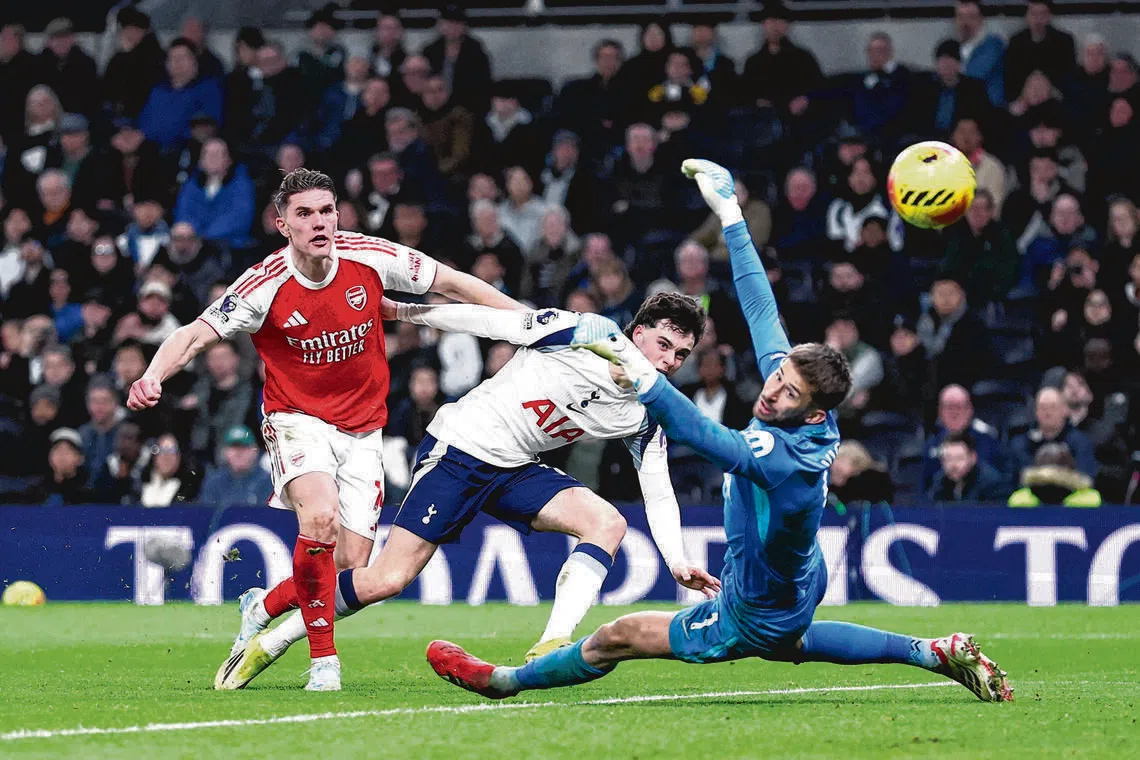 ஆர்சனல் மீண்டும் 5 புள்ளிகள் முன்னிலை